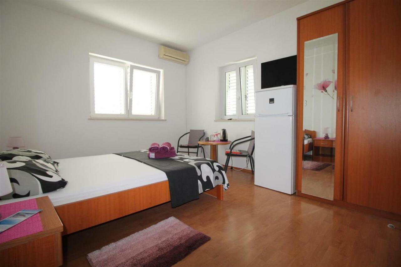 Private Accommodation Carevic Dubrovnik Exteriör bild