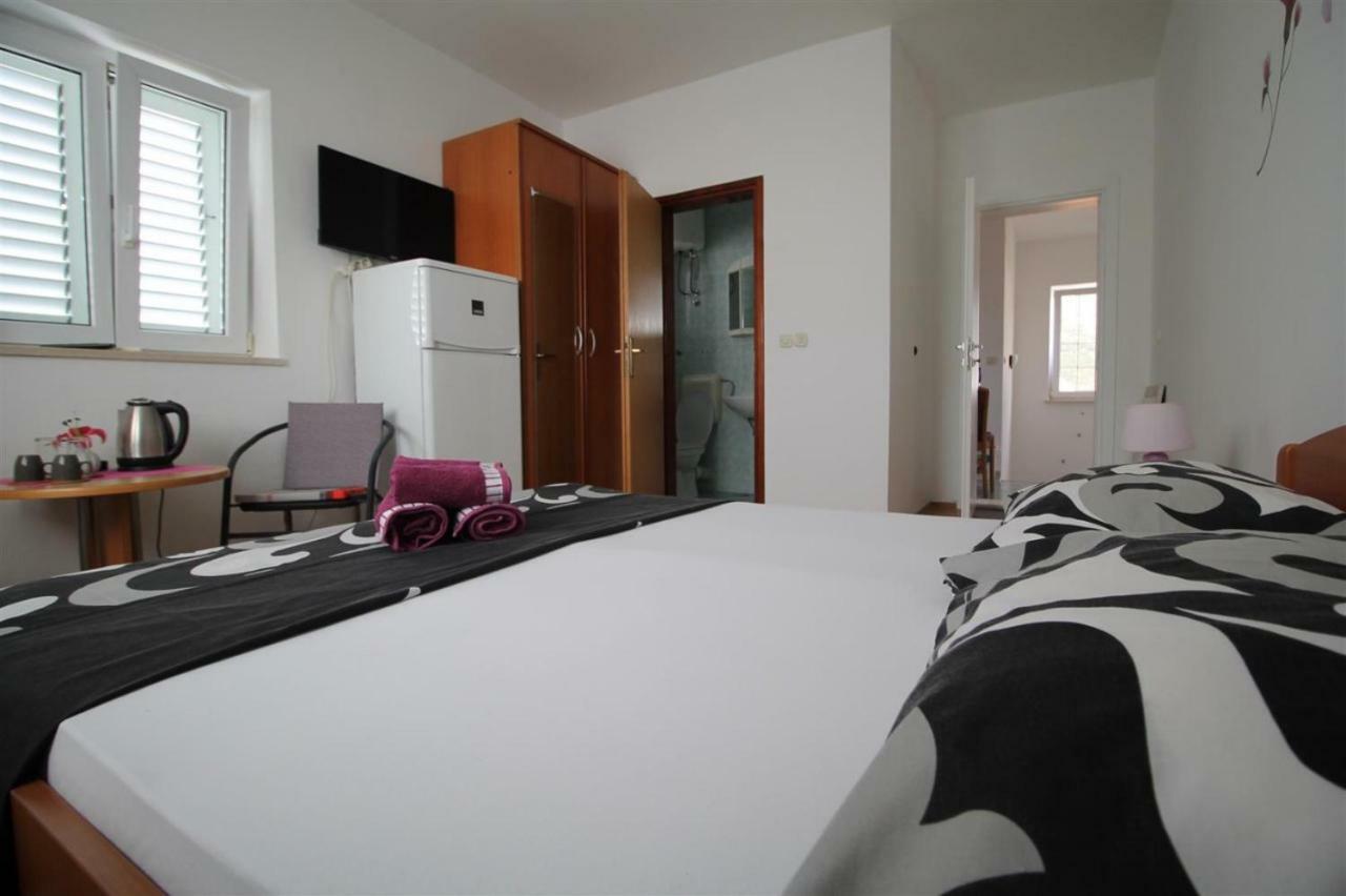 Private Accommodation Carevic Dubrovnik Exteriör bild